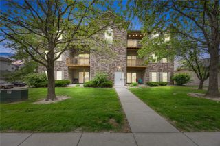 2853 Coral Court 304, Coralville, IA 52241
