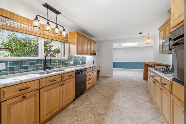 739 Bellarmine Drive, Salinas, CA 93901
