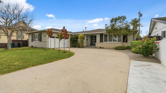 739 Bellarmine Drive, Salinas, CA 93901