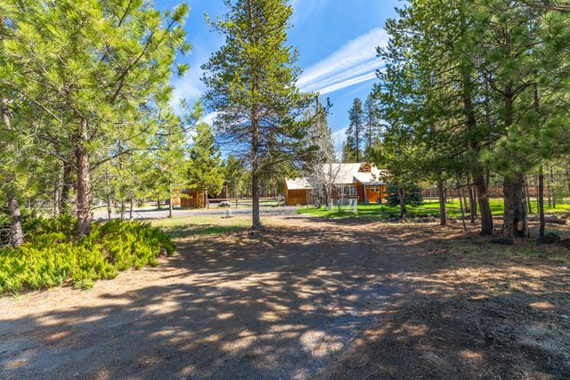 8965 Split Rail Road, La Pine, OR 97739