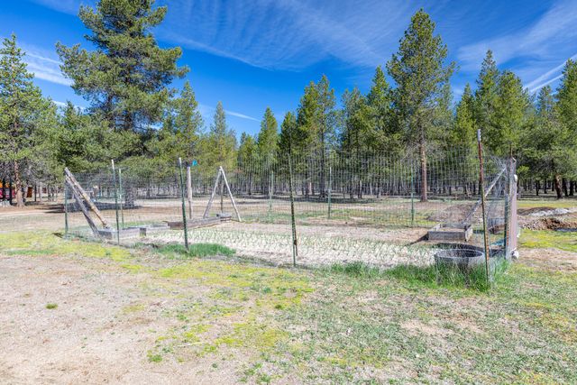 8965 Split Rail Road, La Pine, OR 97739
