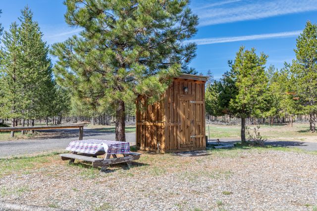 8965 Split Rail Road, La Pine, OR 97739