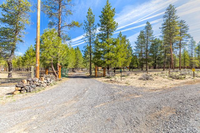 8965 Split Rail Road, La Pine, OR 97739
