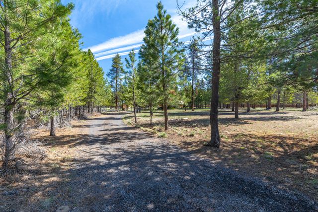 8965 Split Rail Road, La Pine, OR 97739
