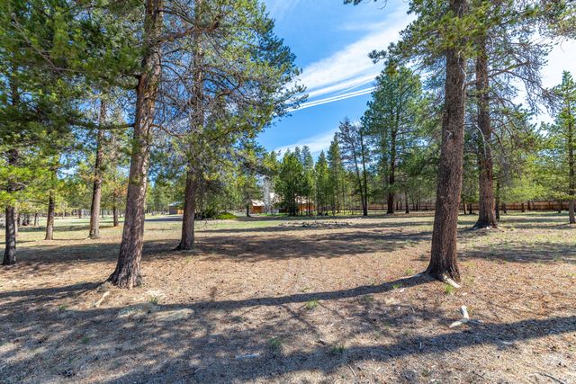 8965 Split Rail Road, La Pine, OR 97739