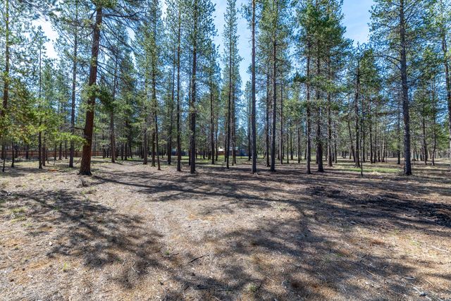 8965 Split Rail Road, La Pine, OR 97739