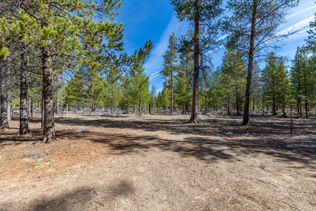 8965 Split Rail Road, La Pine, OR 97739