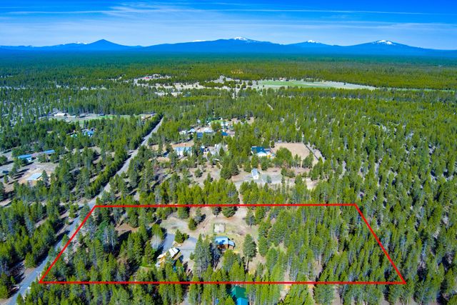 8965 Split Rail Road, La Pine, OR 97739