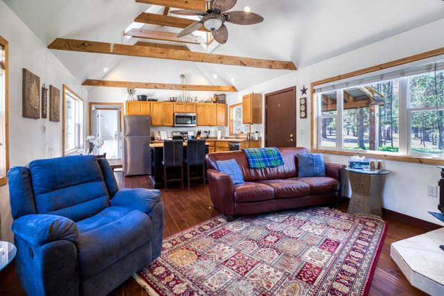 8965 Split Rail Road, La Pine, OR 97739