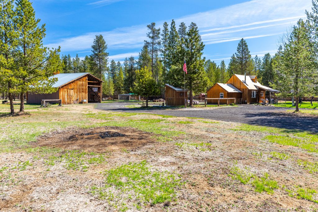 8965 Split Rail Road, La Pine, OR 97739