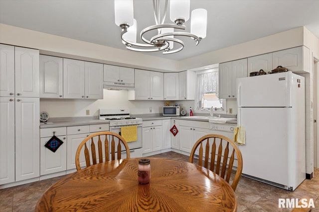 107 COLLIER Drive, Springfield, IL 62704