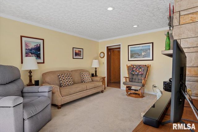 107 COLLIER Drive, Springfield, IL 62704