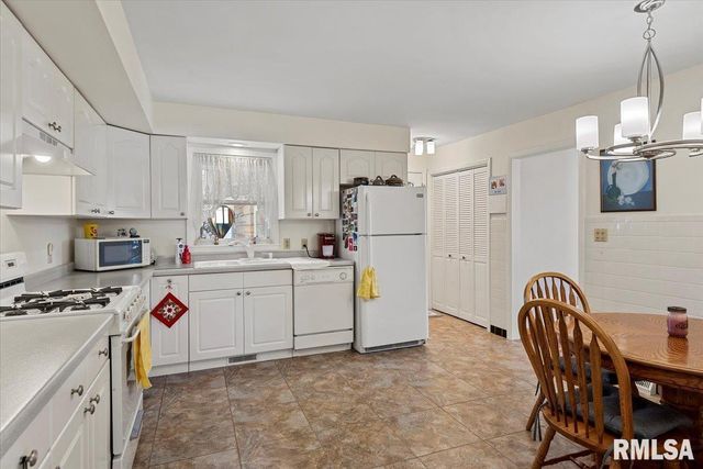 107 COLLIER Drive, Springfield, IL 62704