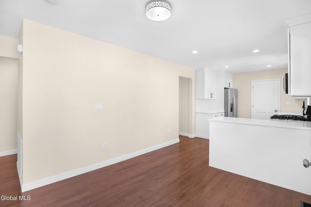 19 Carver Street, Halfmoon, NY 12118