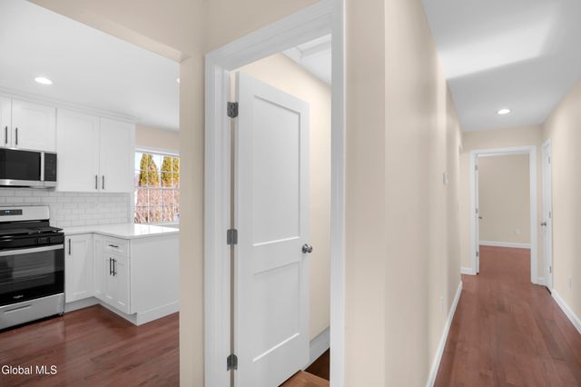 19 Carver Street, Halfmoon, NY 12118