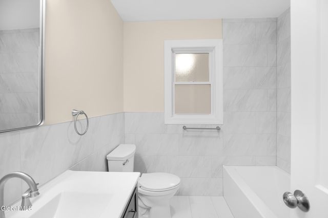 19 Carver Street, Halfmoon, NY 12118