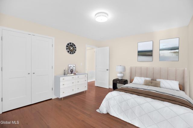 19 Carver Street, Halfmoon, NY 12118