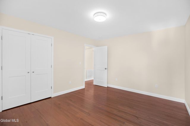 19 Carver Street, Halfmoon, NY 12118