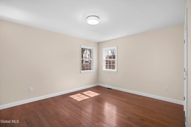 19 Carver Street, Halfmoon, NY 12118