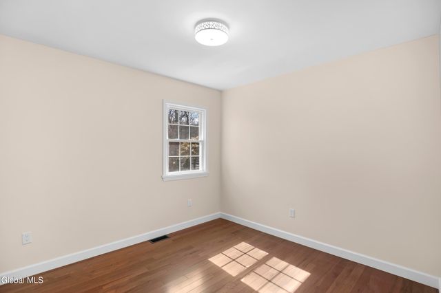 19 Carver Street, Halfmoon, NY 12118