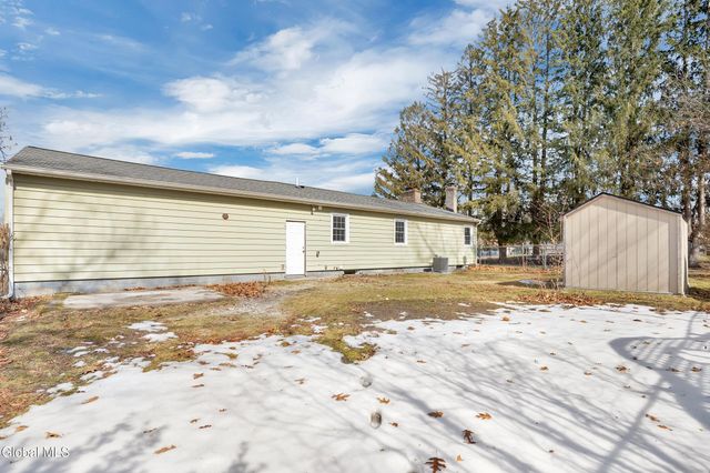 19 Carver Street, Halfmoon, NY 12118