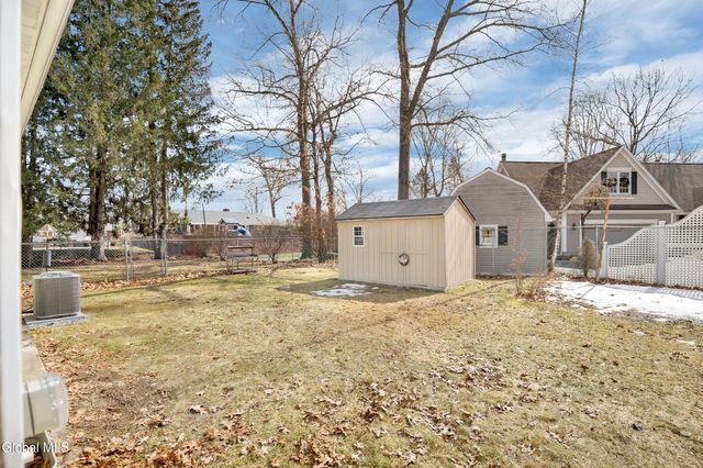 19 Carver Street, Halfmoon, NY 12118