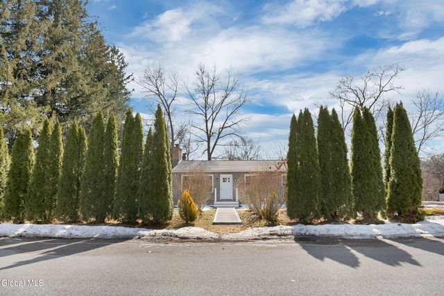 19 Carver Street, Halfmoon, NY 12118