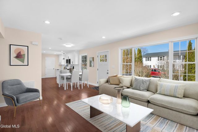 19 Carver Street, Halfmoon, NY 12118