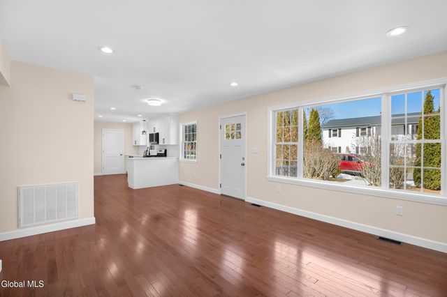 19 Carver Street, Halfmoon, NY 12118