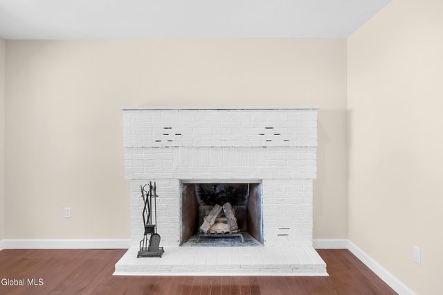 19 Carver Street, Halfmoon, NY 12118