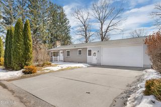 19 Carver Street, Halfmoon, NY 12118