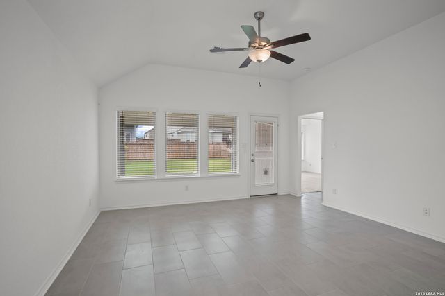 4964 Park Mnr, Marion, TX 78124