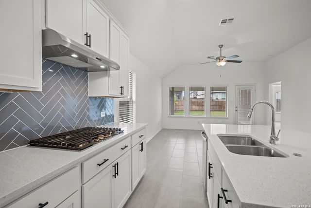 4964 Park Mnr, Marion, TX 78124