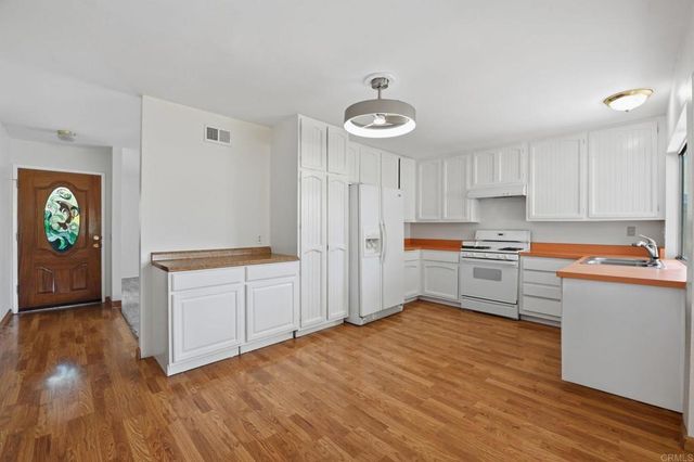1712 Greentree Road, Encinitas, CA 92024