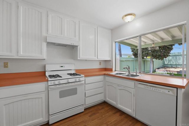 1712 Greentree Road, Encinitas, CA 92024