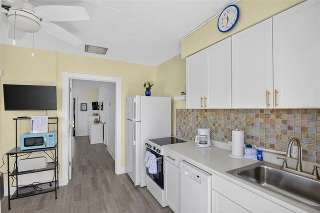 908 VILLAS DRIVE 10, Venice, FL 34285