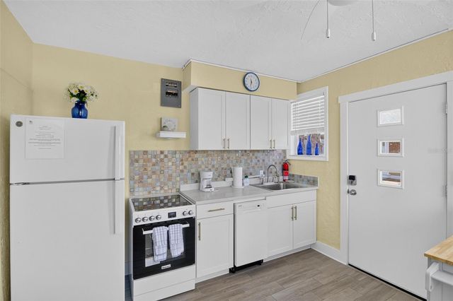 908 VILLAS DRIVE 10, Venice, FL 34285