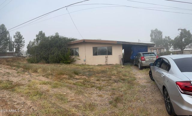 9301 E Faith Avenue, Hereford, AZ 85615