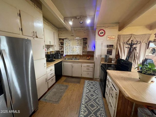 9301 E Faith Avenue, Hereford, AZ 85615