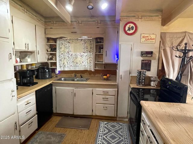 9301 E Faith Avenue, Hereford, AZ 85615