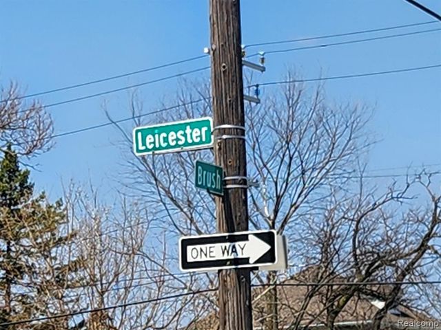 589 Leicester Court, Detroit, MI 48202