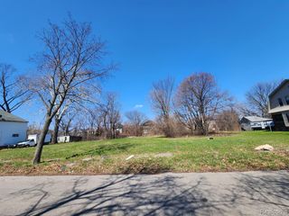 589 Leicester Court, Detroit, MI 48202