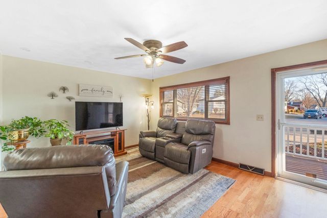 1906 Coachman Drive, Waterloo, IA 50701