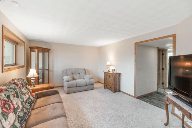 1906 Coachman Drive, Waterloo, IA 50701