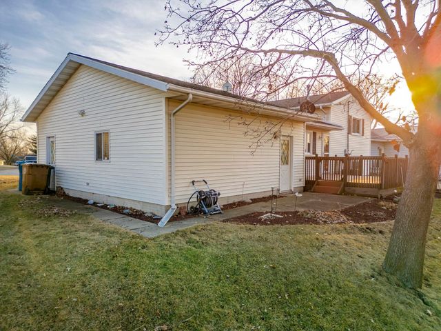 1906 Coachman Drive, Waterloo, IA 50701