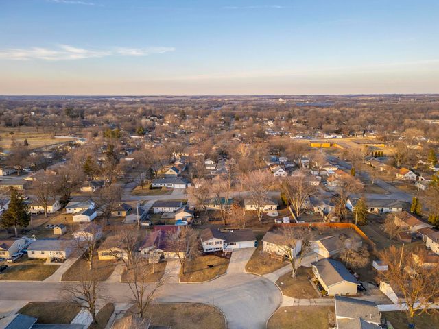 1906 Coachman Drive, Waterloo, IA 50701