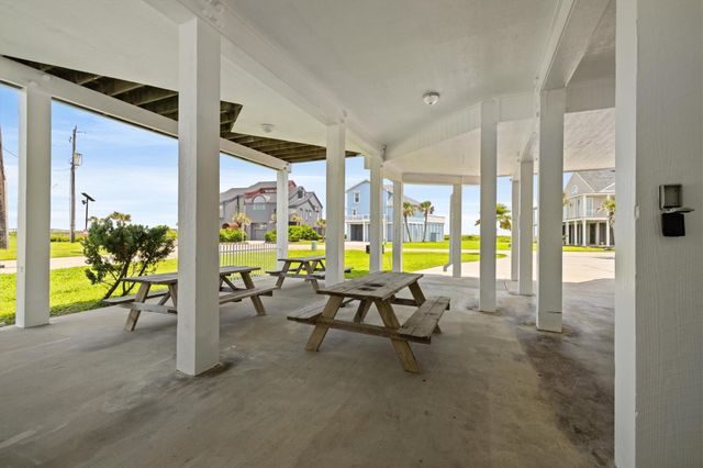 19131 Kahala Drive, Galveston, TX 77554