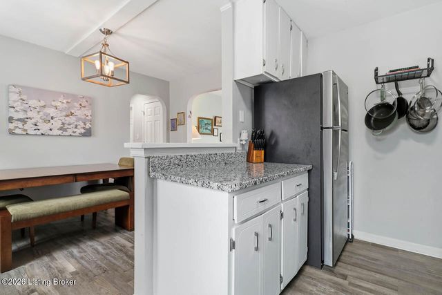 525 Fenwick Dr, New Albany, IN 47150