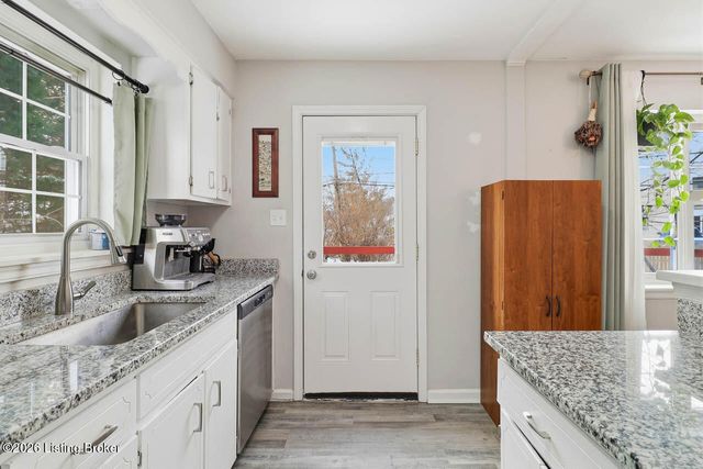 525 Fenwick Dr, New Albany, IN 47150