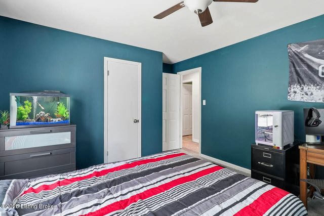 525 Fenwick Dr, New Albany, IN 47150